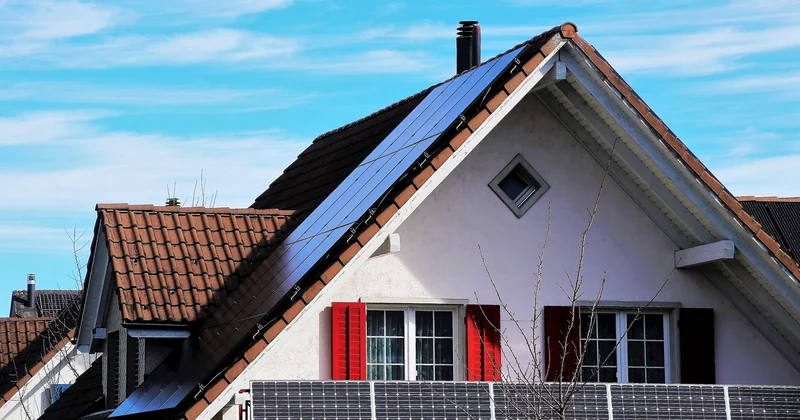 Refaire sa toiture avec panneau solaire : la vraie bonne idée